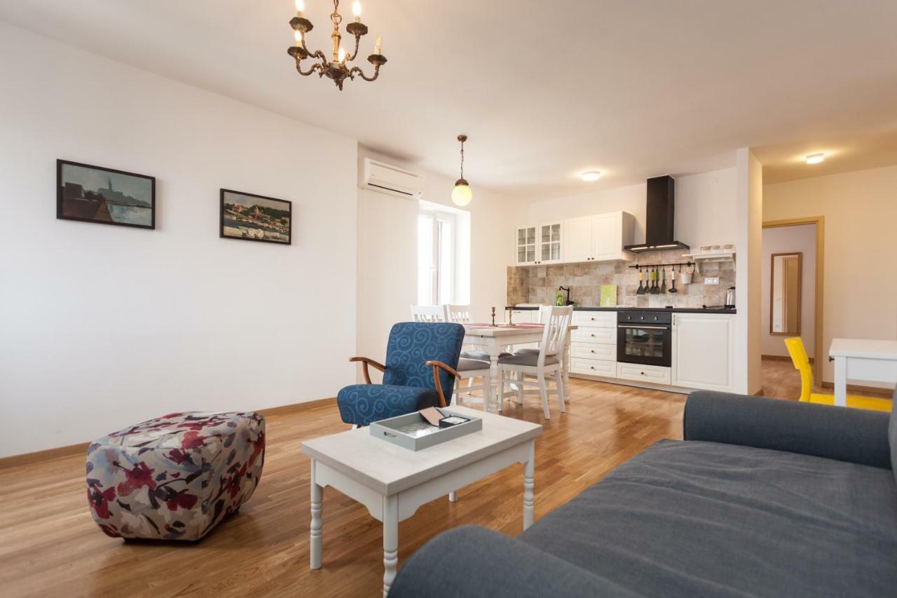 Apartment Amare Seaview โรวีน ภายนอก รูปภาพ
