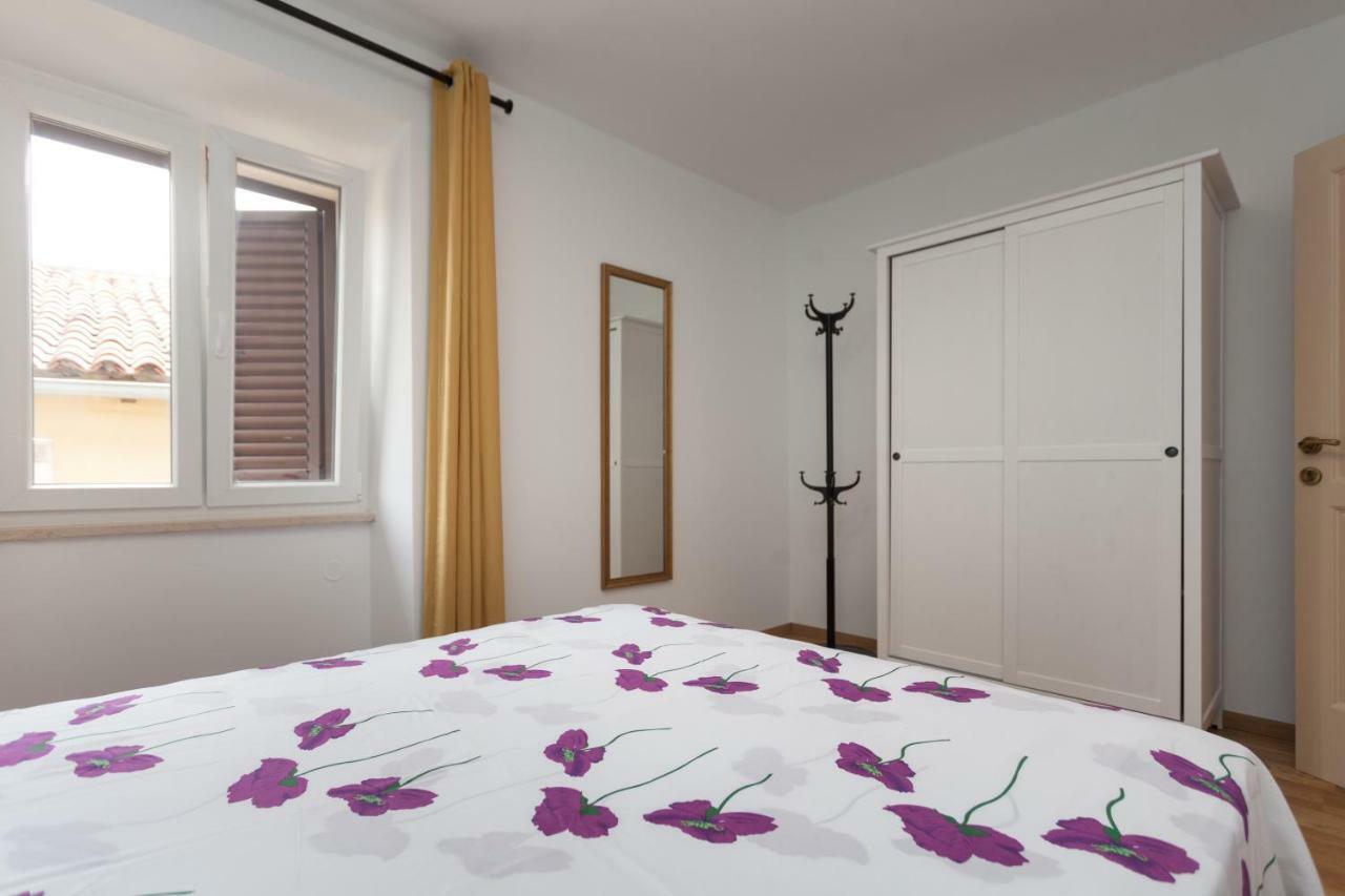 Apartment Amare Seaview โรวีน ภายนอก รูปภาพ