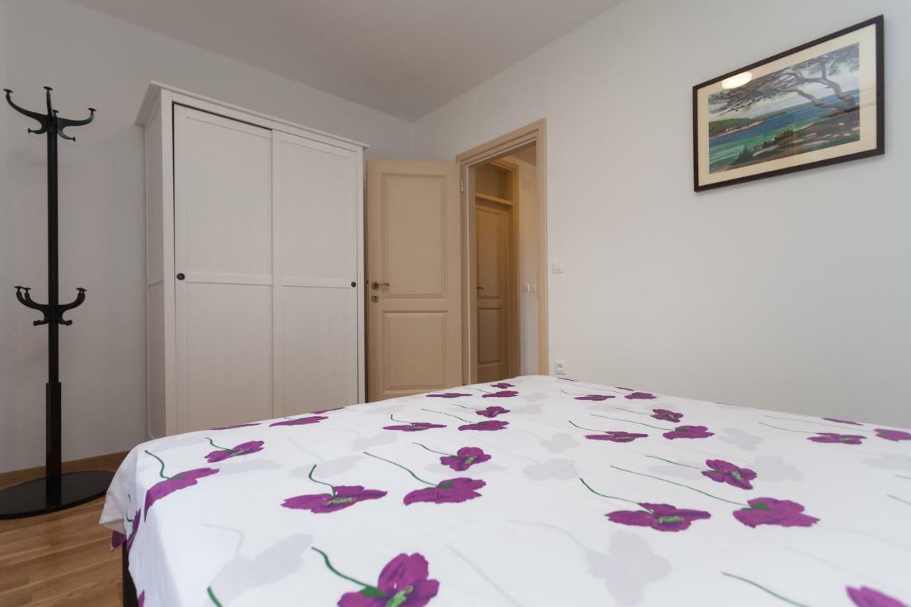 Apartment Amare Seaview โรวีน ภายนอก รูปภาพ