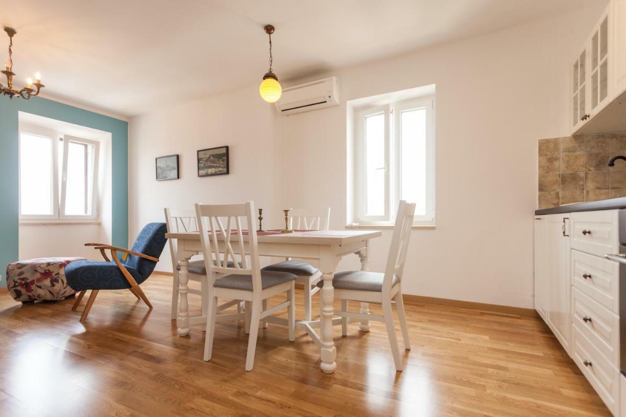 Apartment Amare Seaview โรวีน ภายนอก รูปภาพ